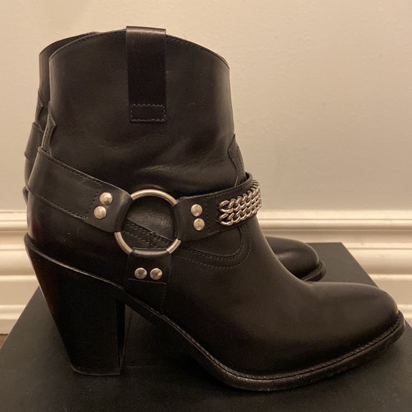 Saint Laurent Wyatt boots with chain - Picture 10 of 11